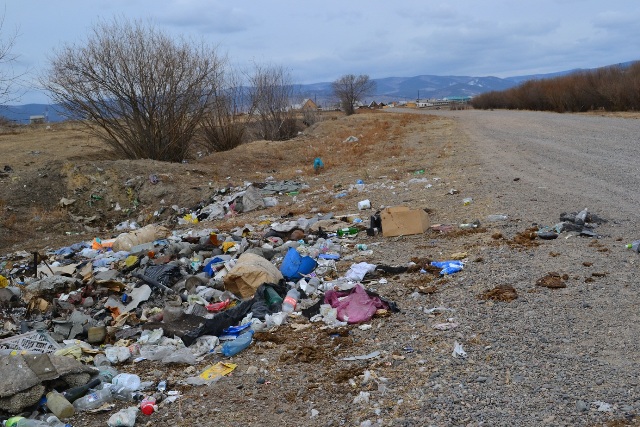 мусор в городе хунну 1_фото предоставлено организацией Хунну 21 века.jpg